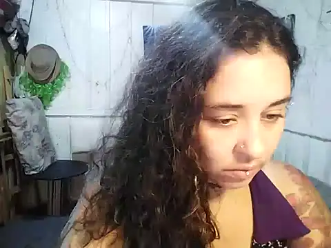 Snapshot of Fellyna chatting on 09/25/25, 04:35 Fellyna online show from 09/25/25, 04:35