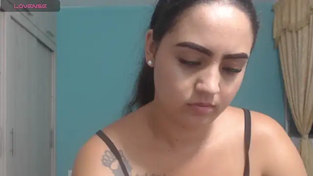 Snapshot of Anthonela_Queen chatting on 12/17/25, 12:37 Anthonela Queen online show from 12/17/25, 12:37