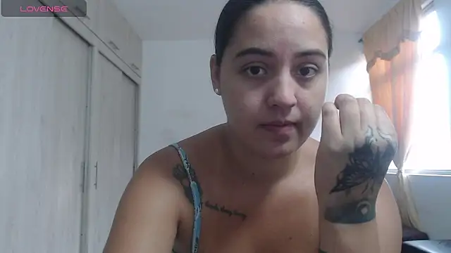 Snapshot of Anthonela_Queen chatting on 11/17/25, 09:41 Anthonela Queen online show from 11/17/25, 09:41