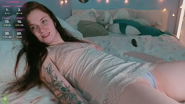 Snapshot of Erytheia chatting on 11/23/25, 09:19 Erytheia online show from 11/23/25, 09:19