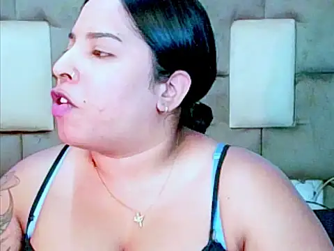 Snapshot of indiantopaz694u chatting on 10/16/25, 05:59 indiantopaz694u online show from 10/16/25, 05:59