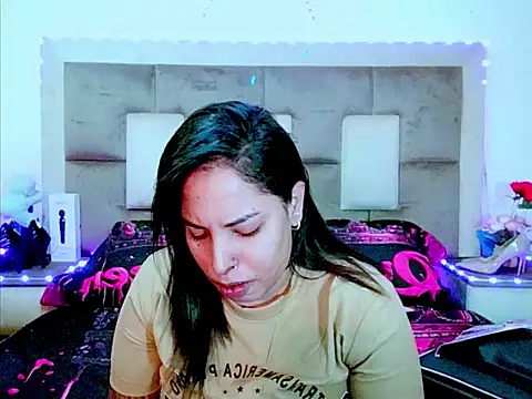Snapshot of indiantopaz694u chatting on 06/23/26, 06:33 indiantopaz694u online show from 06/23/26, 06:33