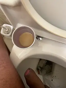 Snapshot of Alexander18edd chatting on 10/17/25, 11:01 Alexander18edd online show from 10/17/25, 11:01