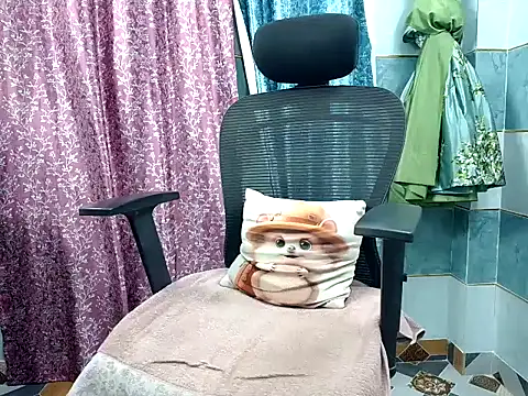 Snapshot of Lovely_Jiya chatting on 10/04/25, 09:11 Lovely Jiya online show from 10/04/25, 09:11