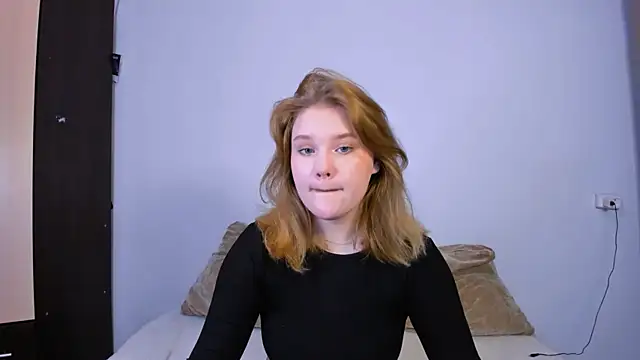 Snapshot of LaseyMoon chatting on 09/24/25, 11:50 LaseyMoon online show from 09/24/25, 11:50