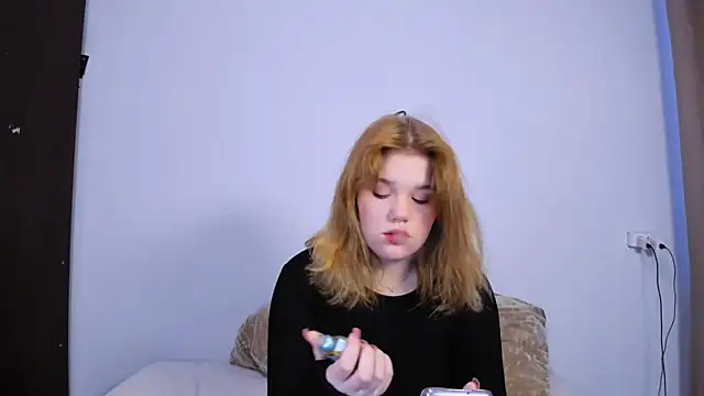 Snapshot of LaseyMoon chatting on 09/14/25, 02:12 LaseyMoon online show from 09/14/25, 02:12