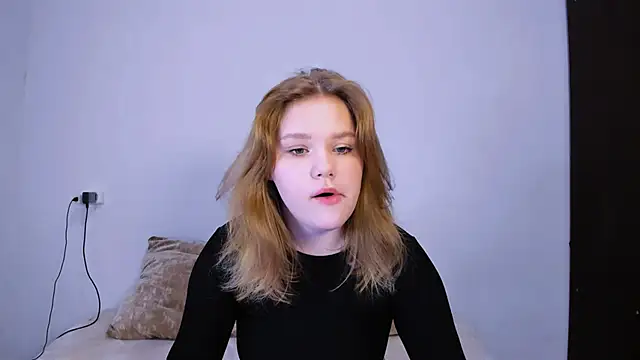 Snapshot of LaseyMoon chatting on 10/28/25, 10:20 LaseyMoon online show from 10/28/25, 10:20