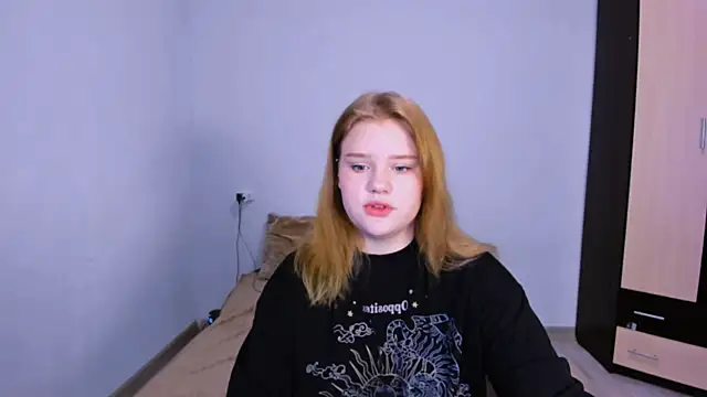 Snapshot of LaseyMoon chatting on 11/27/25, 01:50 LaseyMoon online show from 11/27/25, 01:50