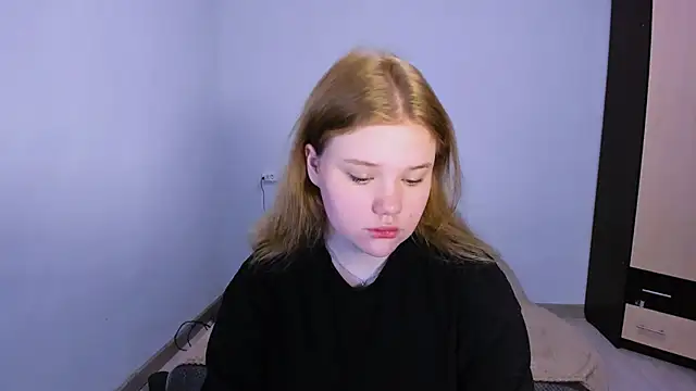 Snapshot of LaseyMoon chatting on 11/13/25, 02:48 LaseyMoon online show from 11/13/25, 02:48