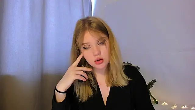 Snapshot of LaseyMoon chatting on 03/09/25, 04:16 LaseyMoon online show from 03/09/25, 04:16