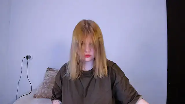 Snapshot of LaseyMoon chatting on 10/29/25, 10:52 LaseyMoon online show from 10/29/25, 10:52