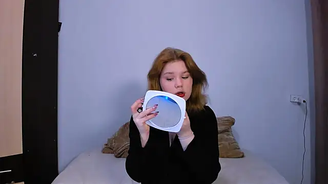 Snapshot of LaseyMoon chatting on 09/15/25, 01:39 LaseyMoon online show from 09/15/25, 01:39