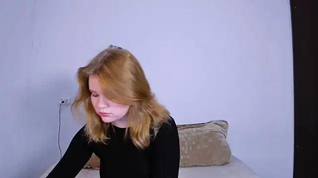 Snapshot of LaseyMoon chatting on 10/18/25, 10:34 LaseyMoon online show from 10/18/25, 10:34