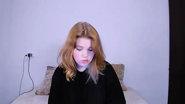 Snapshot of LaseyMoon chatting on 10/27/25, 10:33 LaseyMoon online show from 10/27/25, 10:33