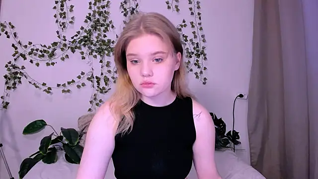 Snapshot of LaseyMoon chatting on 03/21/25, 01:02 LaseyMoon online show from 03/21/25, 01:02