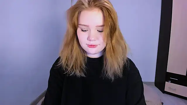 Snapshot of LaseyMoon chatting on 11/12/25, 05:22 LaseyMoon online show from 11/12/25, 05:22