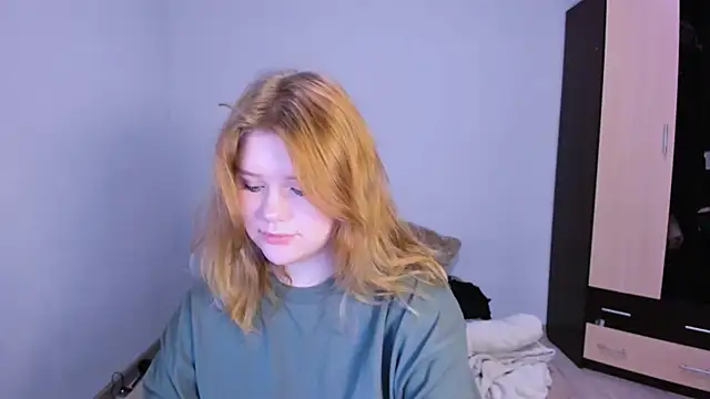 Snapshot of LaseyMoon chatting on 11/10/25, 01:32 LaseyMoon online show from 11/10/25, 01:32