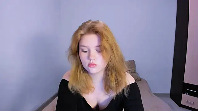 Snapshot of LaseyMoon chatting on 11/19/25, 01:38 LaseyMoon online show from 11/19/25, 01:38