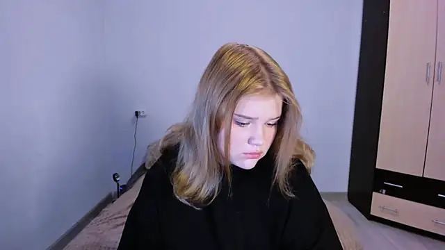 Snapshot of LaseyMoon chatting on 11/23/25, 01:48 LaseyMoon online show from 11/23/25, 01:48