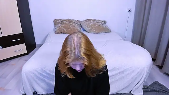 Snapshot of LaseyMoon chatting on 10/08/25, 11:34 LaseyMoon online show from 10/08/25, 11:34