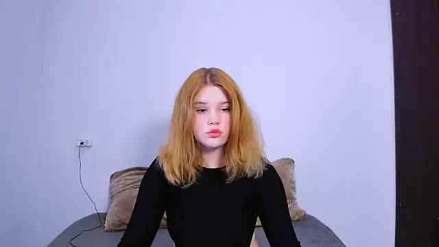 Snapshot of LaseyMoon chatting on 10/13/25, 10:10 LaseyMoon online show from 10/13/25, 10:10