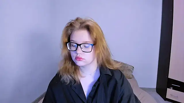 Snapshot of LaseyMoon chatting on 11/16/25, 01:32 LaseyMoon online show from 11/16/25, 01:32