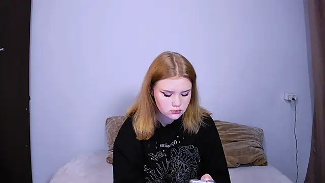 Snapshot of LaseyMoon chatting on 09/30/25, 11:11 LaseyMoon online show from 09/30/25, 11:11