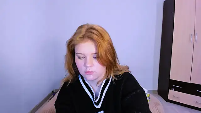 Snapshot of LaseyMoon chatting on 11/11/25, 02:28 LaseyMoon online show from 11/11/25, 02:28