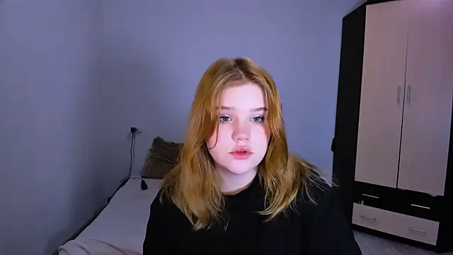 LaseyMoon online show from 12/20/25, 01:41