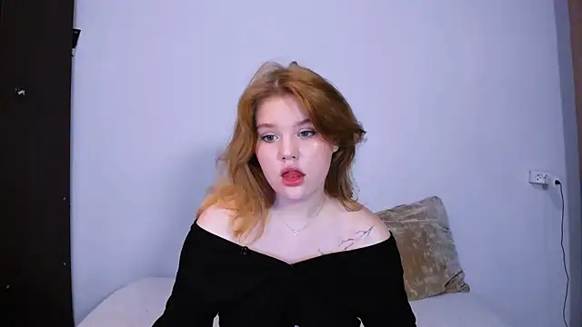 Snapshot of LaseyMoon chatting on 09/19/25, 11:25 LaseyMoon online show from 09/19/25, 11:25