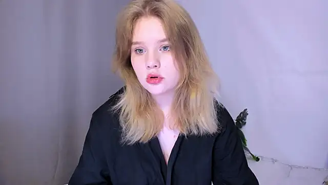 Snapshot of LaseyMoon chatting on 03/10/25, 01:12 LaseyMoon online show from 03/10/25, 01:12