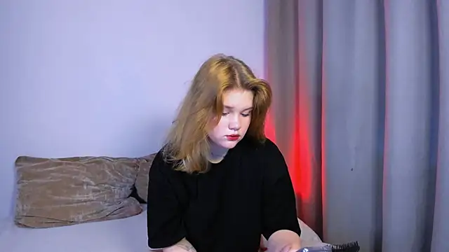 Snapshot of LaseyMoon chatting on 09/26/25, 11:17 LaseyMoon online show from 09/26/25, 11:17