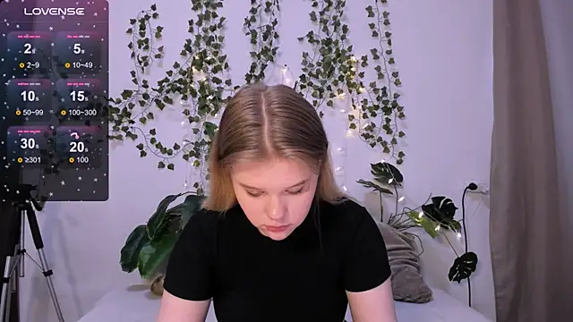 Snapshot of LaseyMoon chatting on 03/12/25, 04:30 LaseyMoon online show from 03/12/25, 04:30