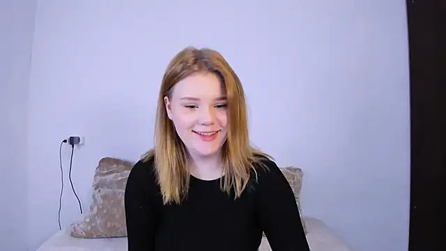 Snapshot of LaseyMoon chatting on 10/23/25, 10:41 LaseyMoon online show from 10/23/25, 10:41