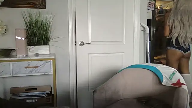 princesskimamii online show from 09/27/25, 11:33