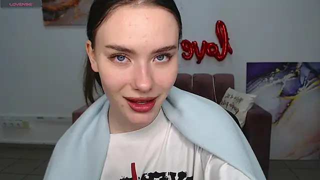 Snapshot of ElenaOconar chatting on 03/10/25, 09:45 ElenaOconar online show from 03/10/25, 09:45