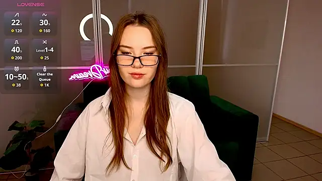 Snapshot of ElenaOconar chatting on 10/20/25, 05:53 ElenaOconar online show from 10/20/25, 05:53
