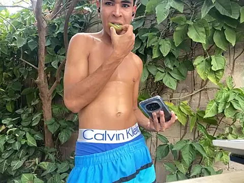 twinks 28 online show from 10/08/25, 04:40