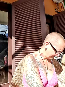 Emma Milf25 online show from 03/06/25, 10:09