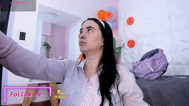 Valeriagomez  online show from 10/31/25, 12:13