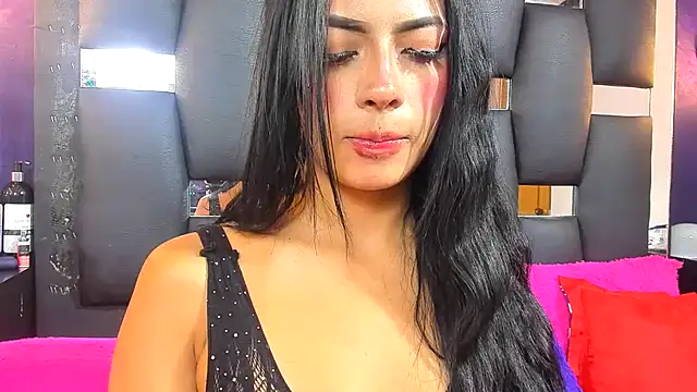 Snapshot of EMYCLARK01 chatting on 11/23/25, 02:21 EMYCLARK01 online show from 11/23/25, 02:21