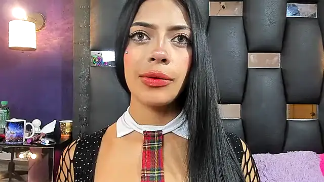 Snapshot of EMYCLARK01 chatting on 10/24/25, 09:14 EMYCLARK01 online show from 10/24/25, 09:14