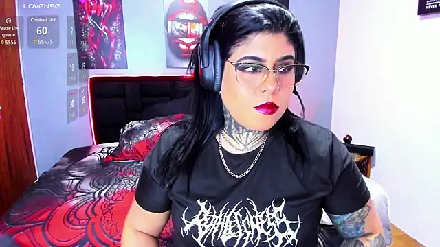 Snapshot of Veronika_metal chatting on 05/20/26, 11:13 Veronika metal online show from 05/20/26, 11:13
