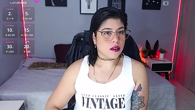 Snapshot of Veronika_metal chatting on 03/03/25, 06:46 Veronika metal online show from 03/03/25, 06:46
