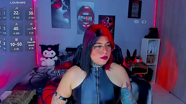 Snapshot of Veronika_metal chatting on 10/03/25, 01:12 Veronika metal online show from 10/03/25, 01:12