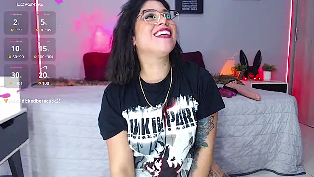 Snapshot of Veronika_metal chatting on 02/25/25, 03:31 Veronika metal online show from 02/25/25, 03:31