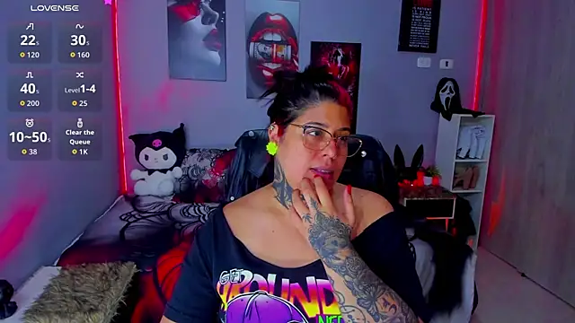 Veronika metal online show from 10/31/25, 03:58