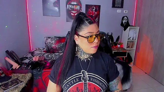 Veronika metal online show from 12/15/25, 04:13