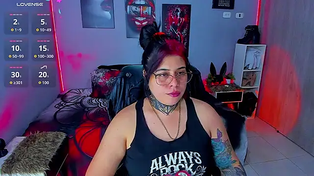 Snapshot of Veronika_metal chatting on 09/14/25, 03:29 Veronika metal online show from 09/14/25, 03:29