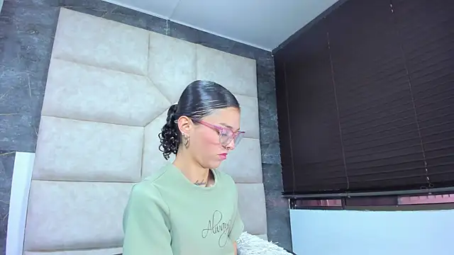 Vaiolett Smith online show from 04/13/26, 02:43